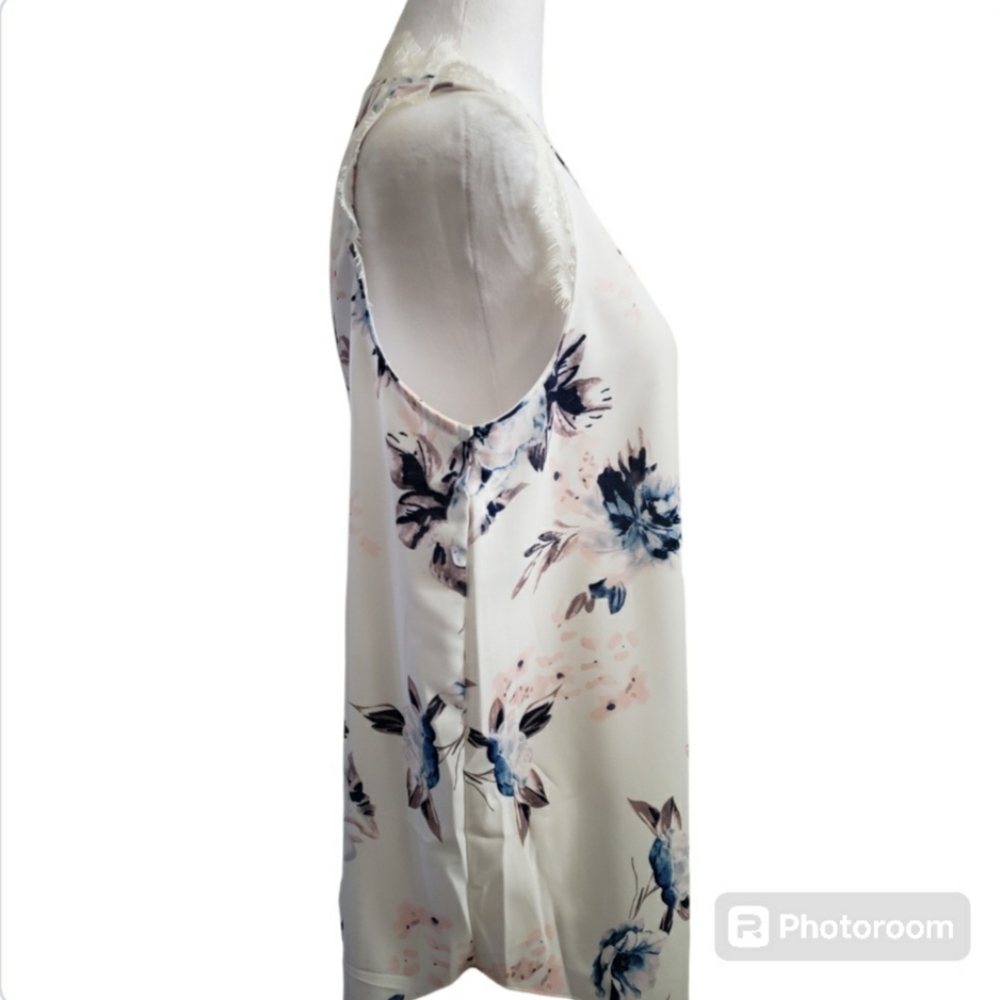 Woman's Floral Sleeveless Blouse - Size L - Picture 4 of 7